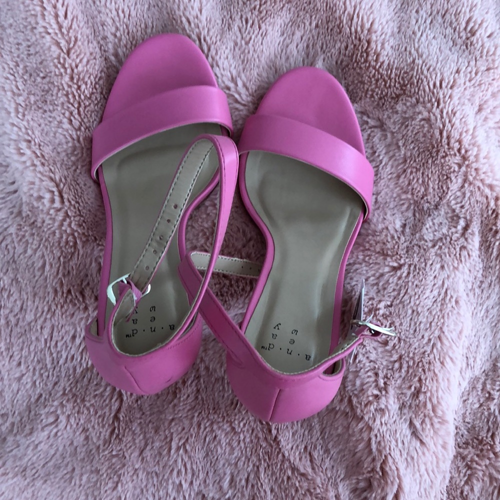 3.5 in Pink Heels NWT size 6